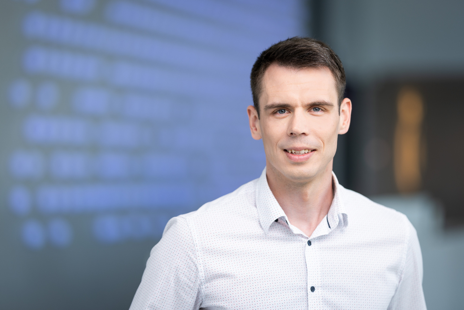 Ekspertai perspėja: net ir išjungti įrenginiai eikvoja elektrą – ką būtina žinoti paliekant sodybą šaltajam sezonui