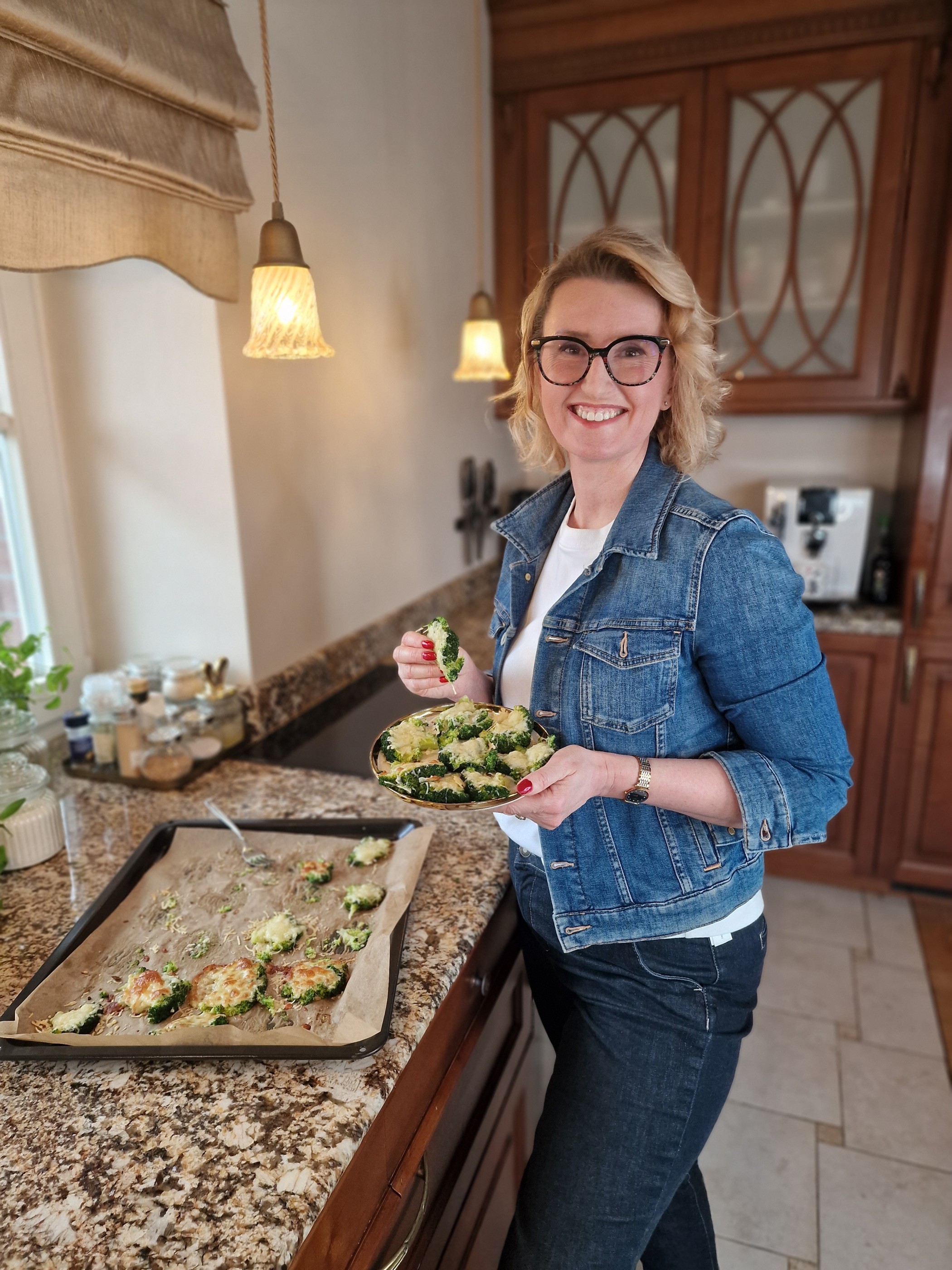 Neišmeskite brokolių kotų! Dietistė pasiūlė 2 supermaistingus brokolių receptus, kainuojančius mažiau nei kavos puodelis