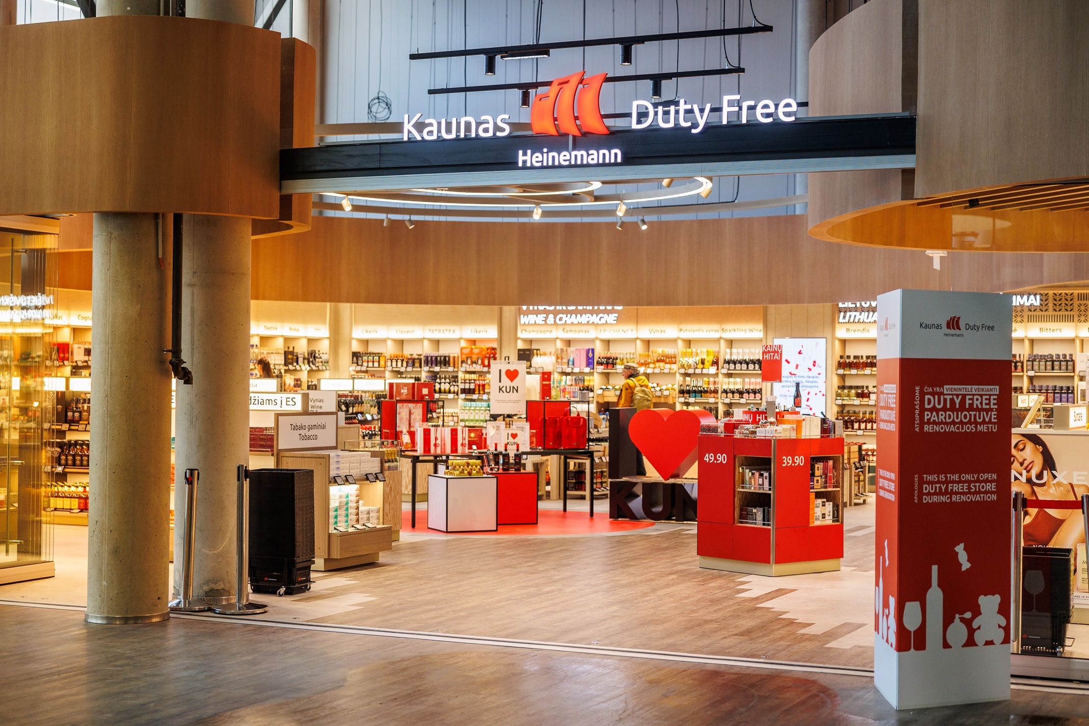 Kauno oro uosto revoliucija: nauja „Duty Free“ parduotuvė su lietuviškais akcentais