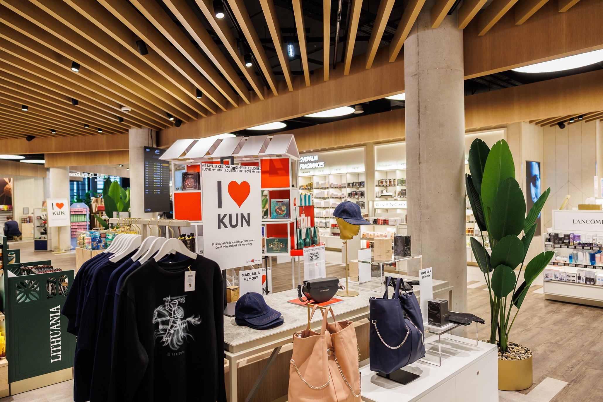 Kauno oro uosto revoliucija: nauja „Duty Free“ parduotuvė su lietuviškais akcentais