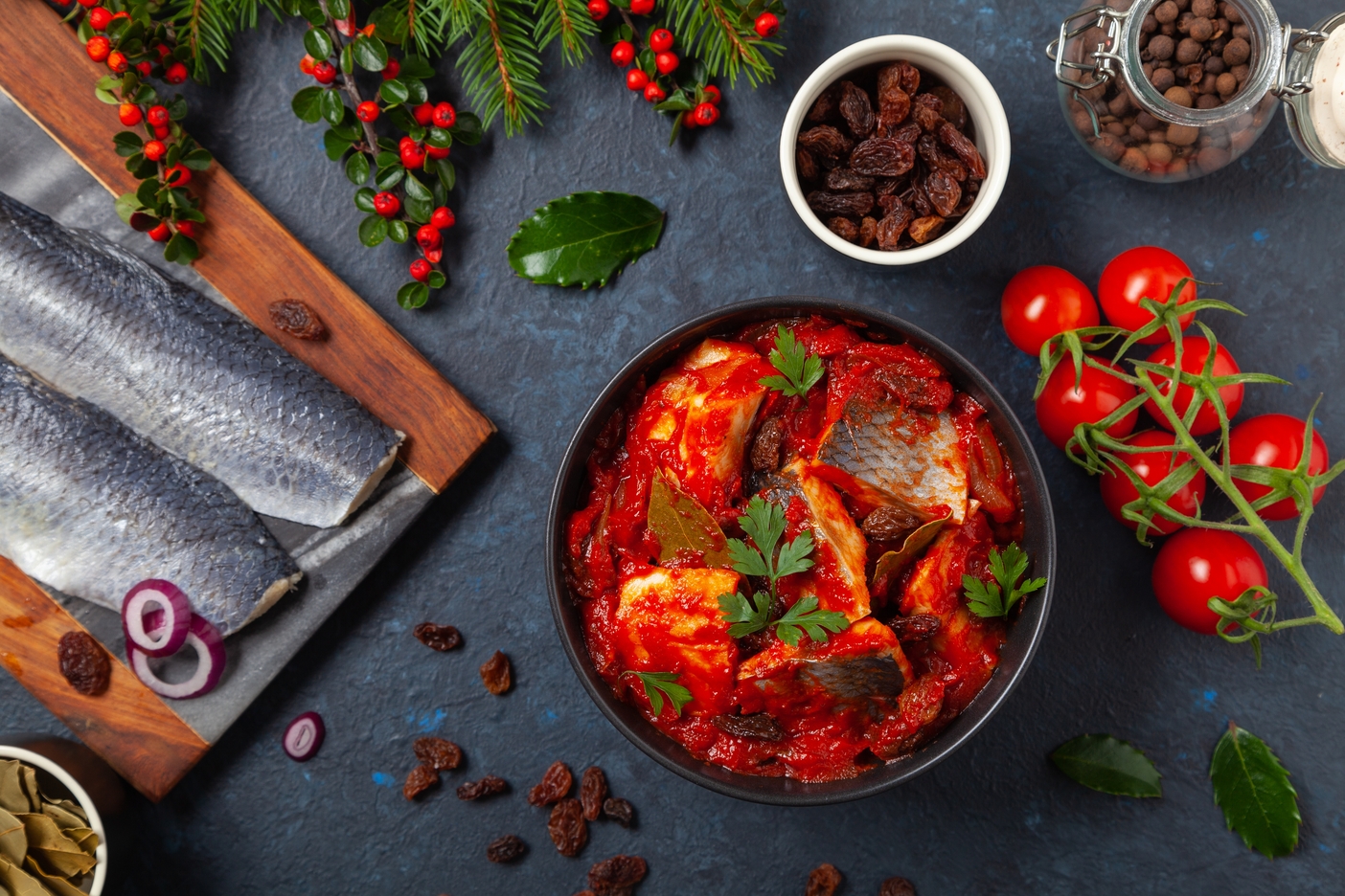 Vytaras Radzevičius siūlo 3 netikėtus, nebrangius ir gardžius silkės receptus: pravers šventiniam stalui