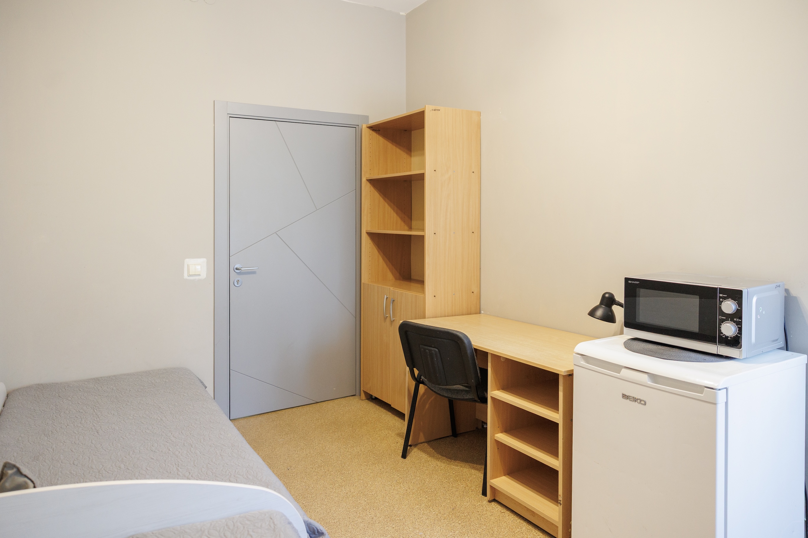 Visas butas vos viename 24 kv. m kambaryje: dizainerė parodė, kaip mažame bute sutalpinti viską, ko reikia