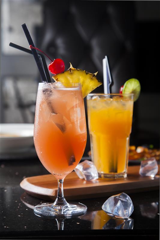 Visi apie juos kalba: barmenas Rapolas atskleidė, kokie nealkoholiniai kokteiliai be abejonės nustebins svečius