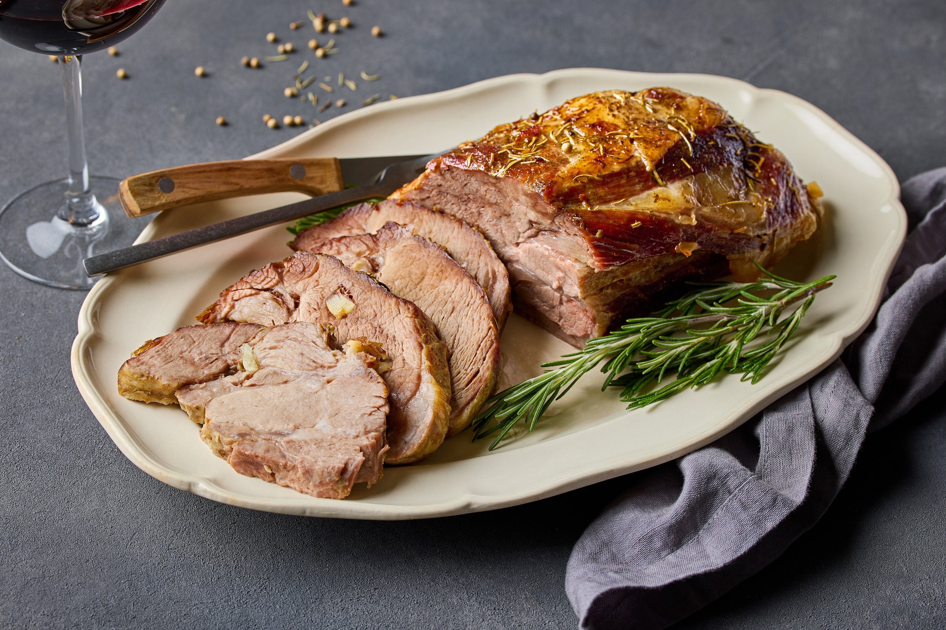 Nereikės ilgai stovėti prie puodų: 2 idėjos sočiam savaitgaliui be didelių išlaidų