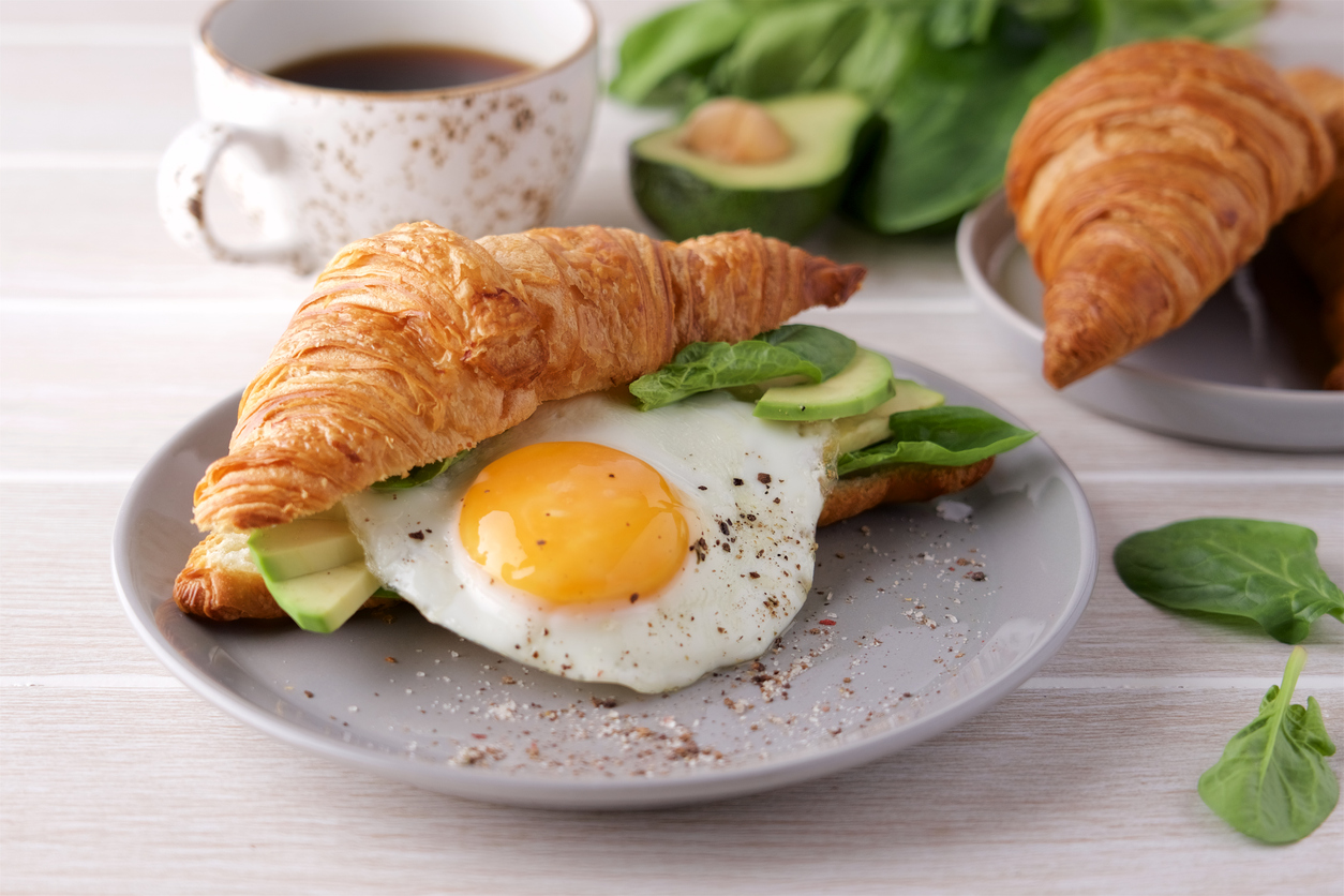 Prancūzas konditeris atskleidė paslaptį: padarykite tai ir suprasite, ar kruasanas kokybiškas (+ 3 receptai)