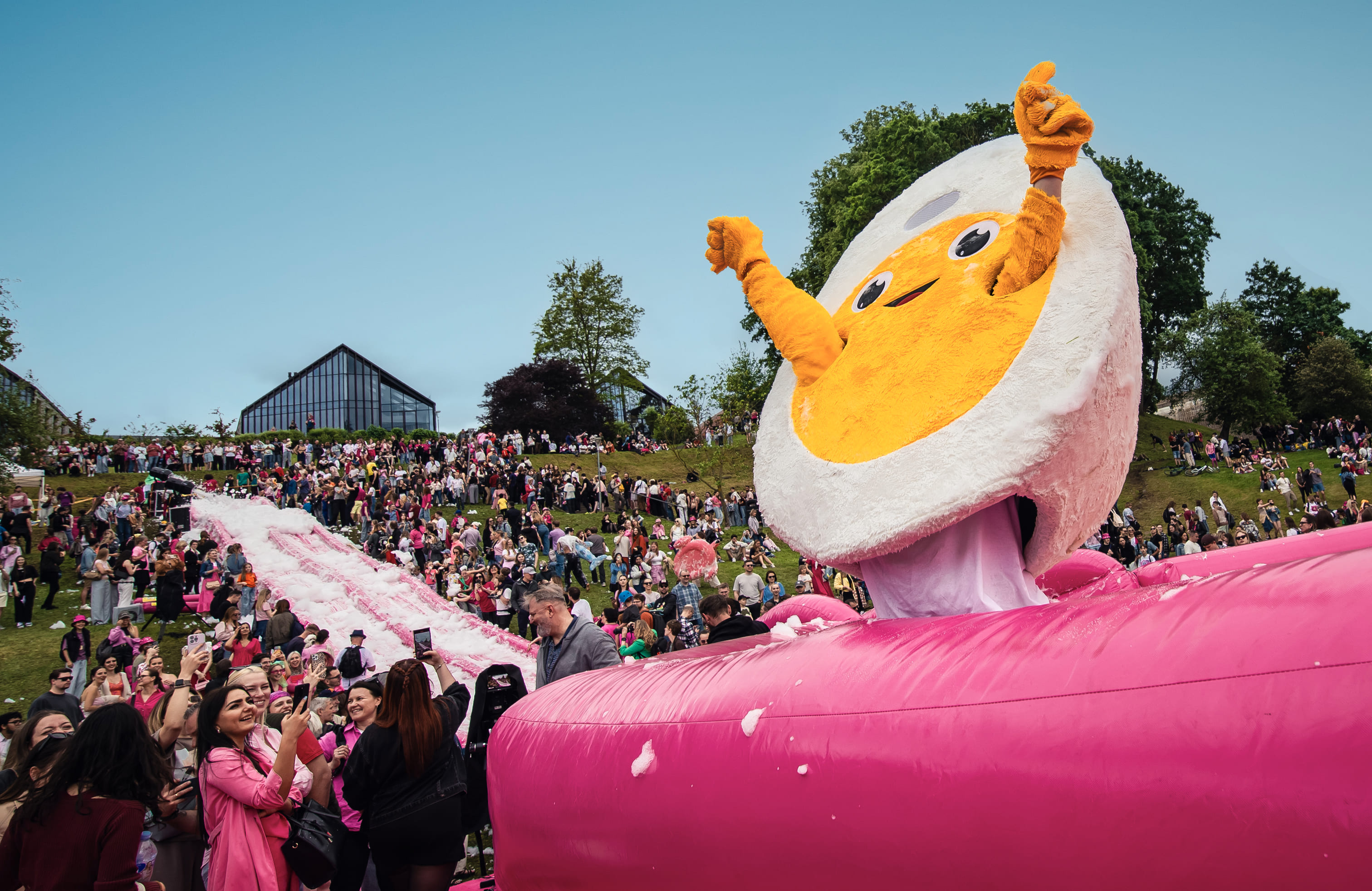 „Vilnius Pink Soup Fest“ sugrįžta: rožinė šventė prie Baltojo tilto
