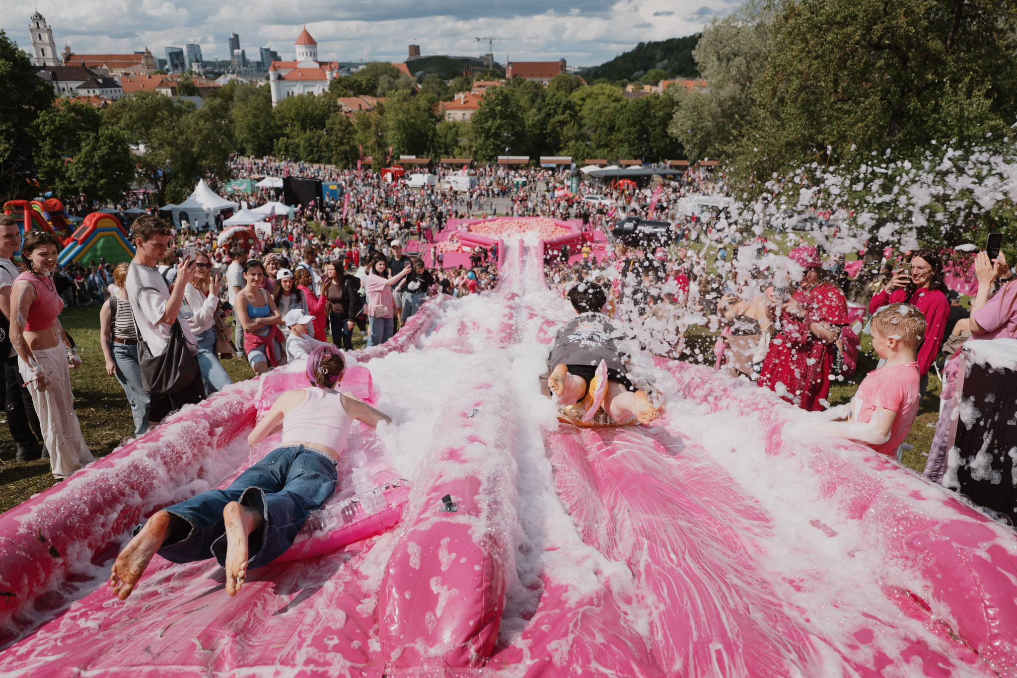 „Vilnius Pink Soup Fest“ sugrįžta: rožinė šventė prie Baltojo tilto