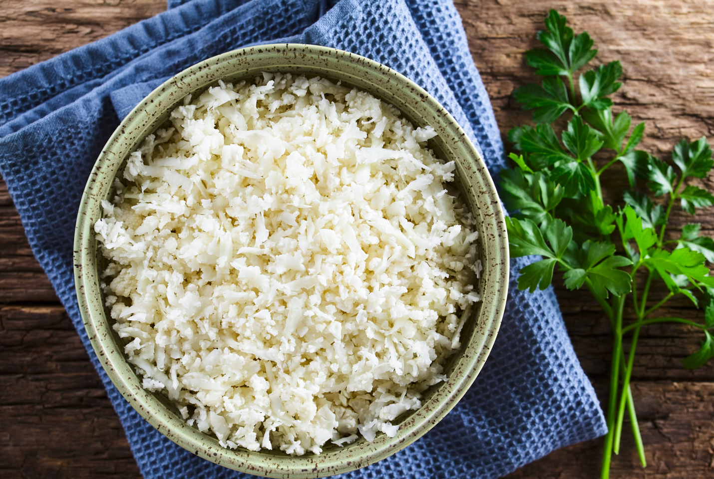 Sukate galvą, ką pagaminti? Ši sveika vakarienė neabejotinai nustebins – 3 pigūs receptai su kalafiorų ryžiais