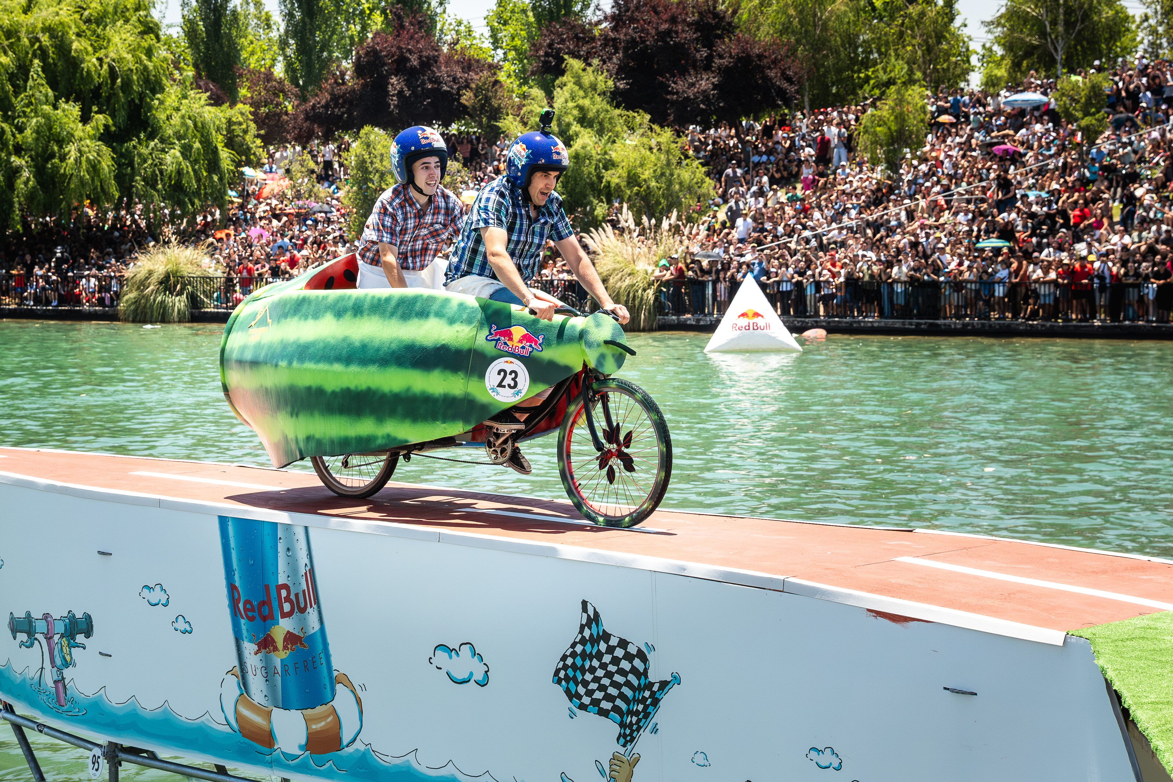 Vilnius ruošiasi beprotiškam šou: „Red Bull Tandemynės“ ant Neries