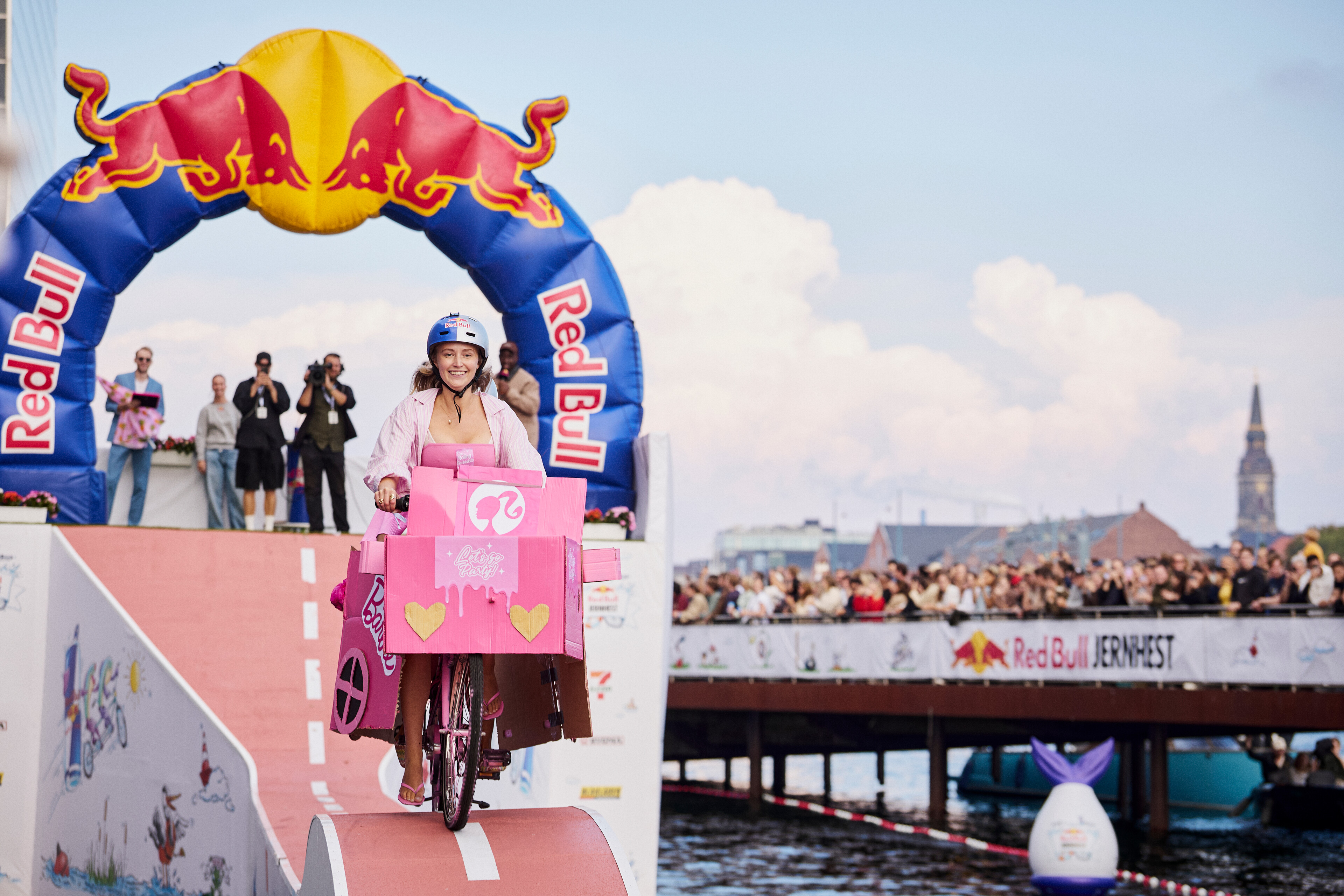 Vilnius ruošiasi beprotiškam šou: „Red Bull Tandemynės“ ant Neries